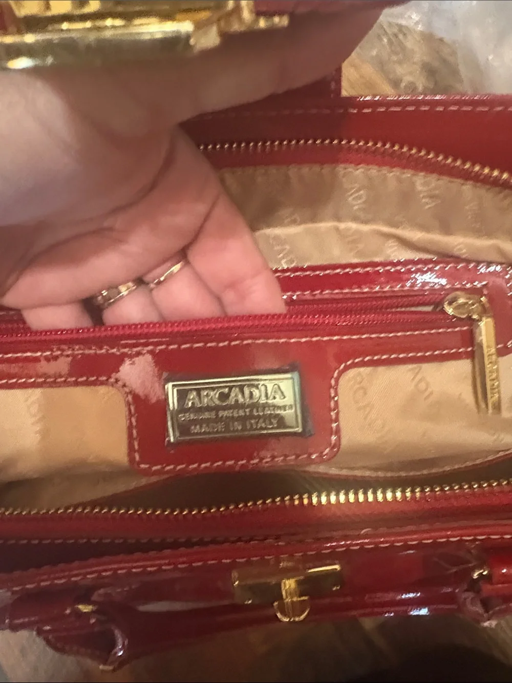 ARCADIA Italy Red Patent Leather Handbag Purse Tote Shoulder Bag‎ Embossed
